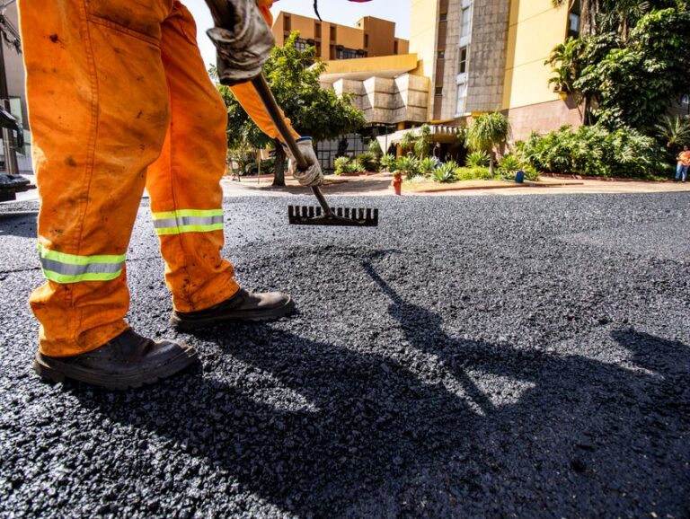 asphalt paving contractor